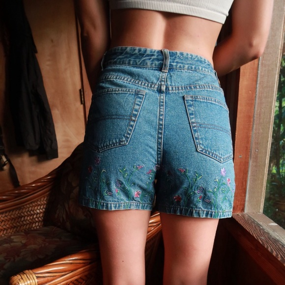 Floral Embroidered Jean Shorts - Picture 4 of 5
